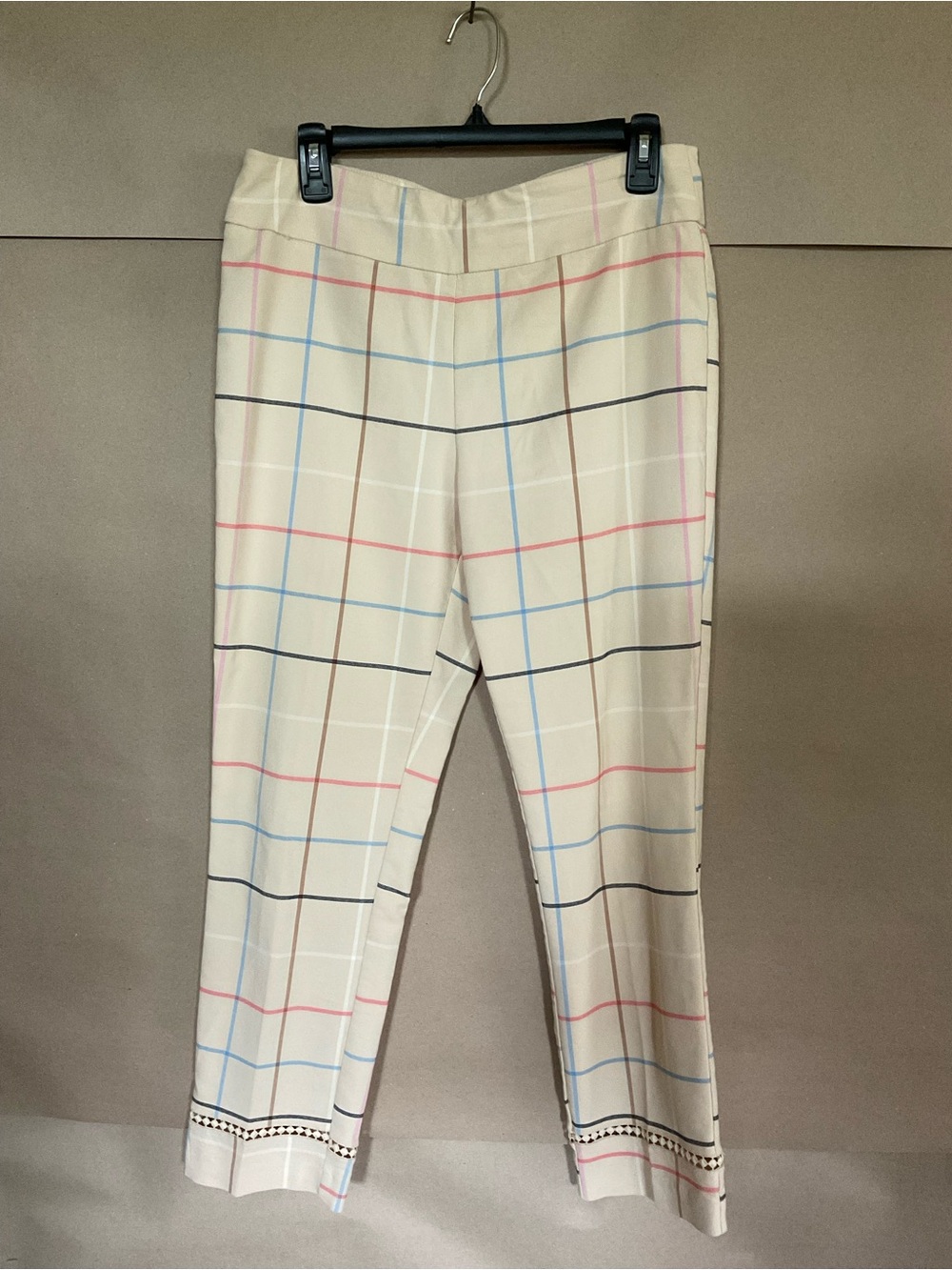 Crown & Ivy capris. Stretch. Size 10